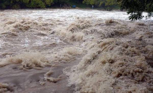 दोलखाको तामाकोशी नदी र अन्य खोलाहरुमा अझै बाढीको जोखिम