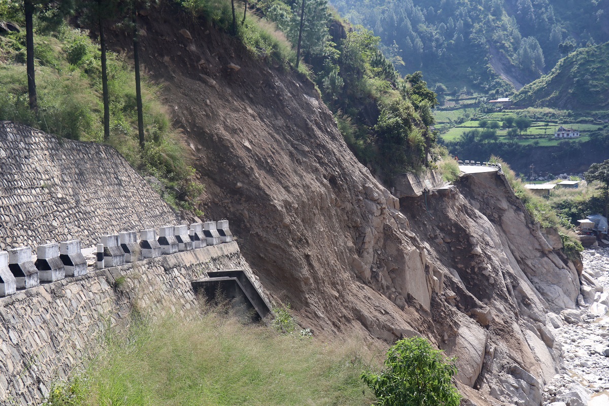 बिपी राजमार्गमा राती सवारी साधन चलाउन रोक